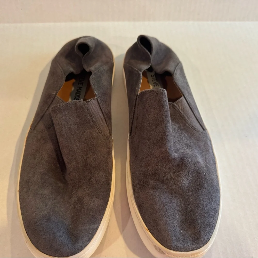 Men’s Suede slip on shoes size 8